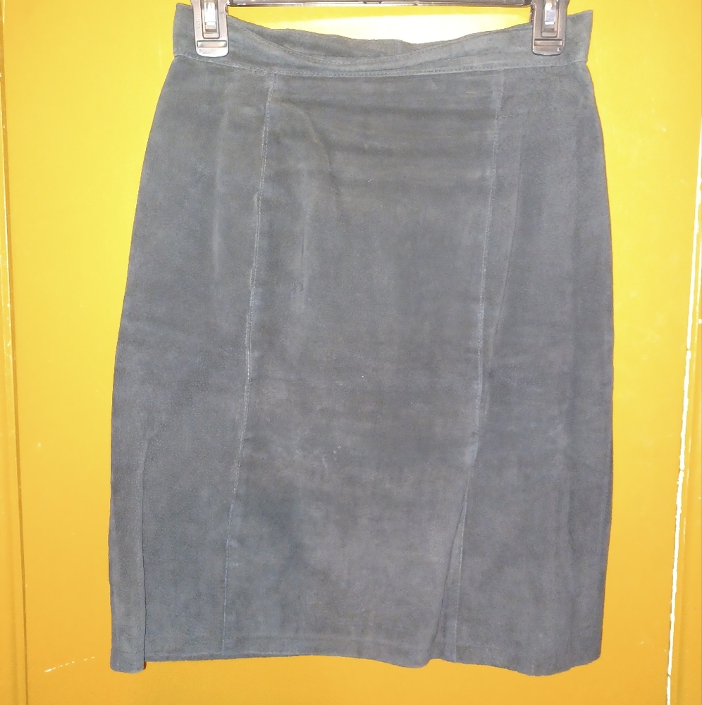 Vintage Global Identity G-III, size 7/8, black leather sexy skirt.